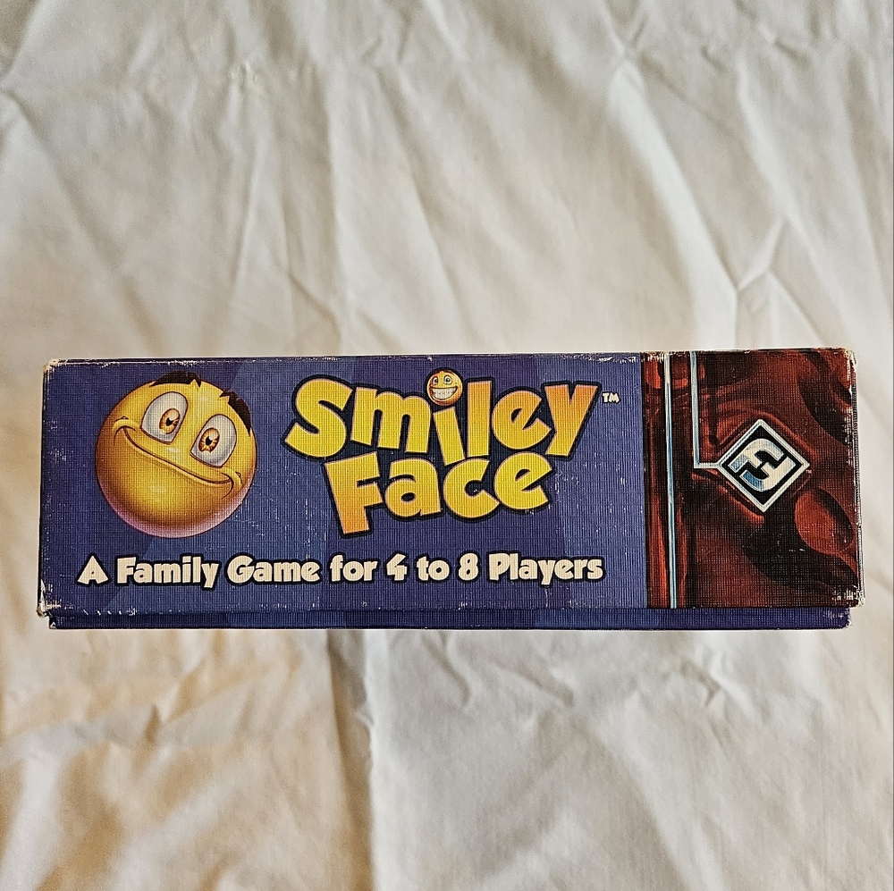 Free if added to a bundle! Smiley Face: a Family Game for 4 to 8 players - Picture 3 of 7